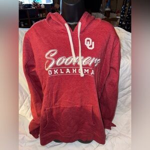 Captivating Apparel Crimson Oklahoma Sooners Team Primary Logo Pullover Hoodie
